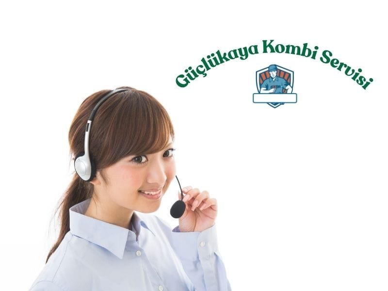 Güçlükaya kombi servisi ekibinin kombi bakım, arıza tespiti, onarım ve petek temizliği hizmeti sunduğu profesyonel teknik servis çalışması.