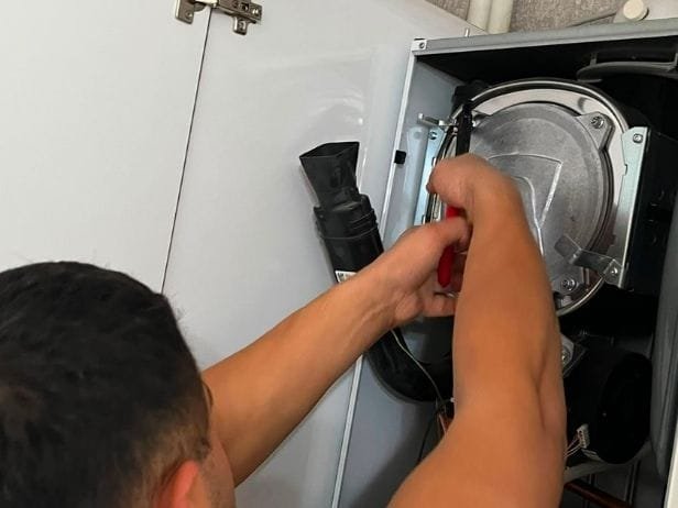 Mamak kombi servisi uzman ekibiyle kombi arızası, bakım ve onarım hizmeti gerçekleştirmektedir.